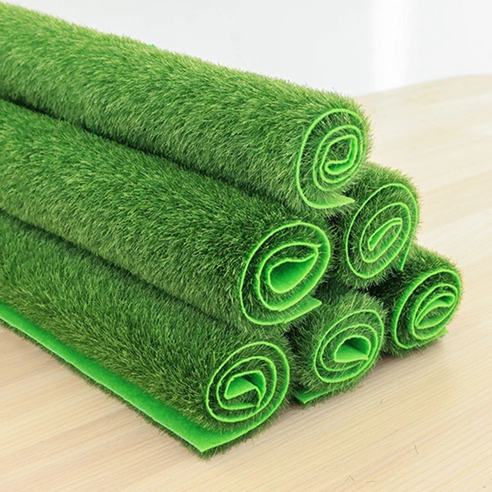 Realistic Appearance Green Grass Mat for Indoor and Outdoor Decoration